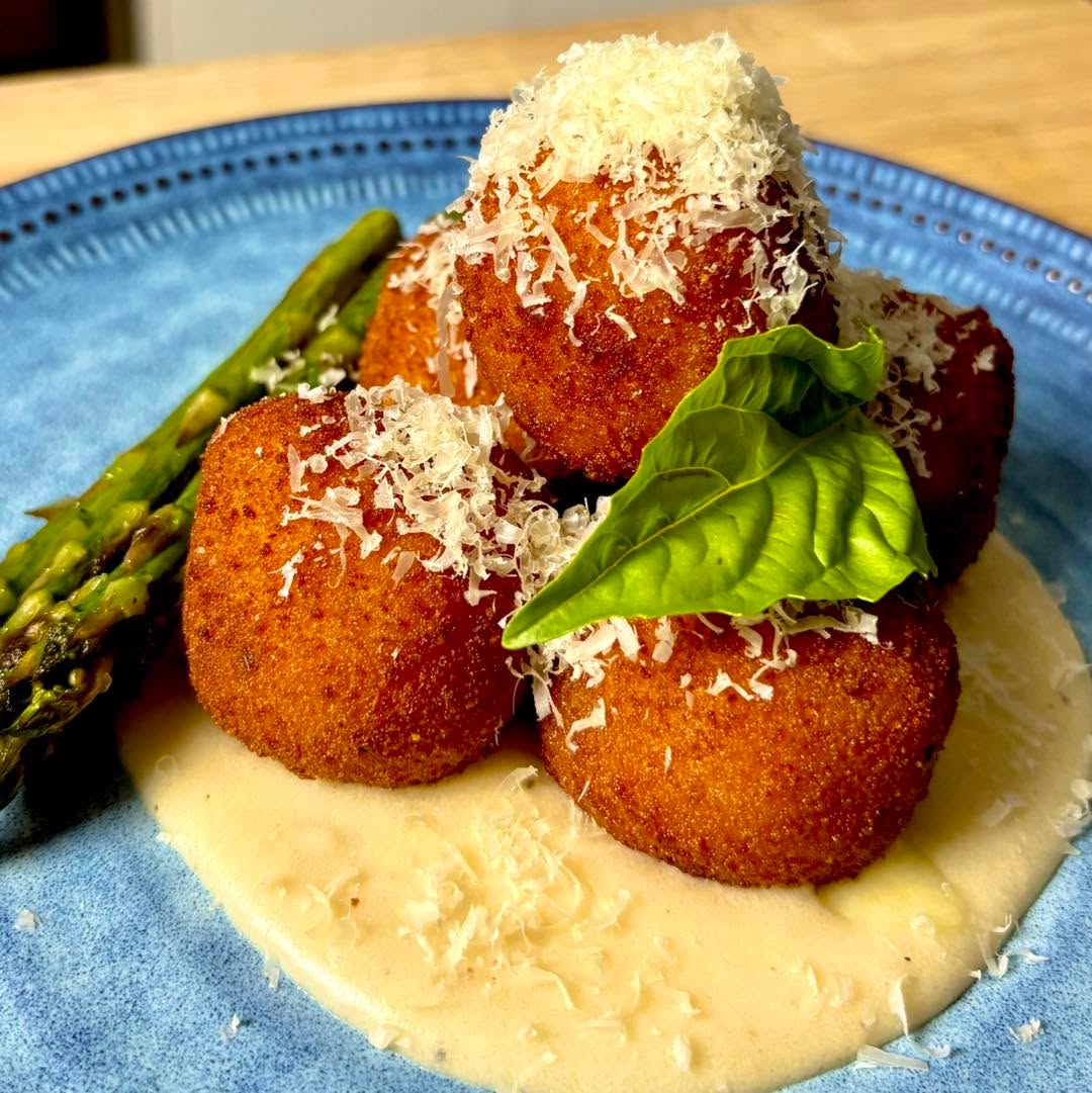 Here I am again with another recipe for you to drool over — this time it’s my Arancini with Béchamel sauce. Yep, it’s gluten and dairy-free, but like I always say, if you’re not either of those, just use the normal stuff!

Now, confession time — I didn’t make these arancini myself. I can make them, but these beauties were sent to me by the_gluten_free_lab Perth, so I figured I’d whip up a creamy gluten and dairy-free Béchamel to go with them.

Here is the recipe guys 👉 https://checooper.com/gluten-dairy-free-arancini-with-bechamel-sauce/#wpzoom-premium-recipe-card

Instagram my website link is in my bio.

@highlight The Gluten Free Lab #arancini #glutenfreerecipe #dairyfree