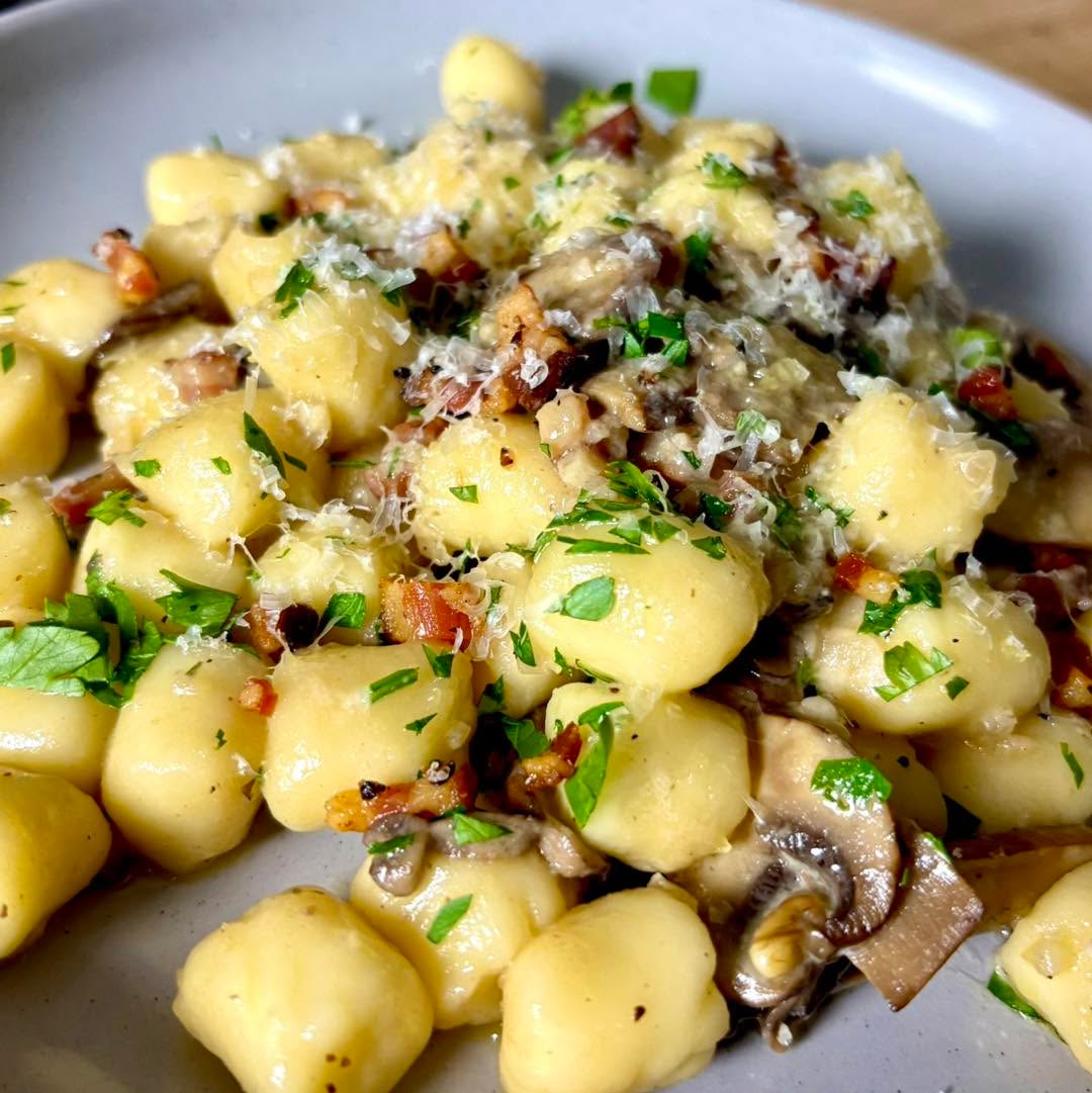 Hey legends, here’s my gnocchi with mushroom and pancetta sauce. This one is absolutely delicious. Now, full confession — I didn’t make the gnocchi. I’ve made it before, but this batch is from the legends at Gluten Free Lab in Perth, and honestly, it’s bloody yum. I was super impressed.

Jump on the link below to grab the recipe now. Instagram crew, you know the drill — hit the link in my bio, head to the website, and search the recipe there.

Get the recipe 👉 https://checooper.com/gnocchi-with-mushroom-and-pancetta-sauce/#wpzoom-premium-recipe-card

#glutenfreegnocchi #gnocchi #glutenfree #dairyfree #mushroomgnocchi #pancetta
The Gluten Free Lab @highlight