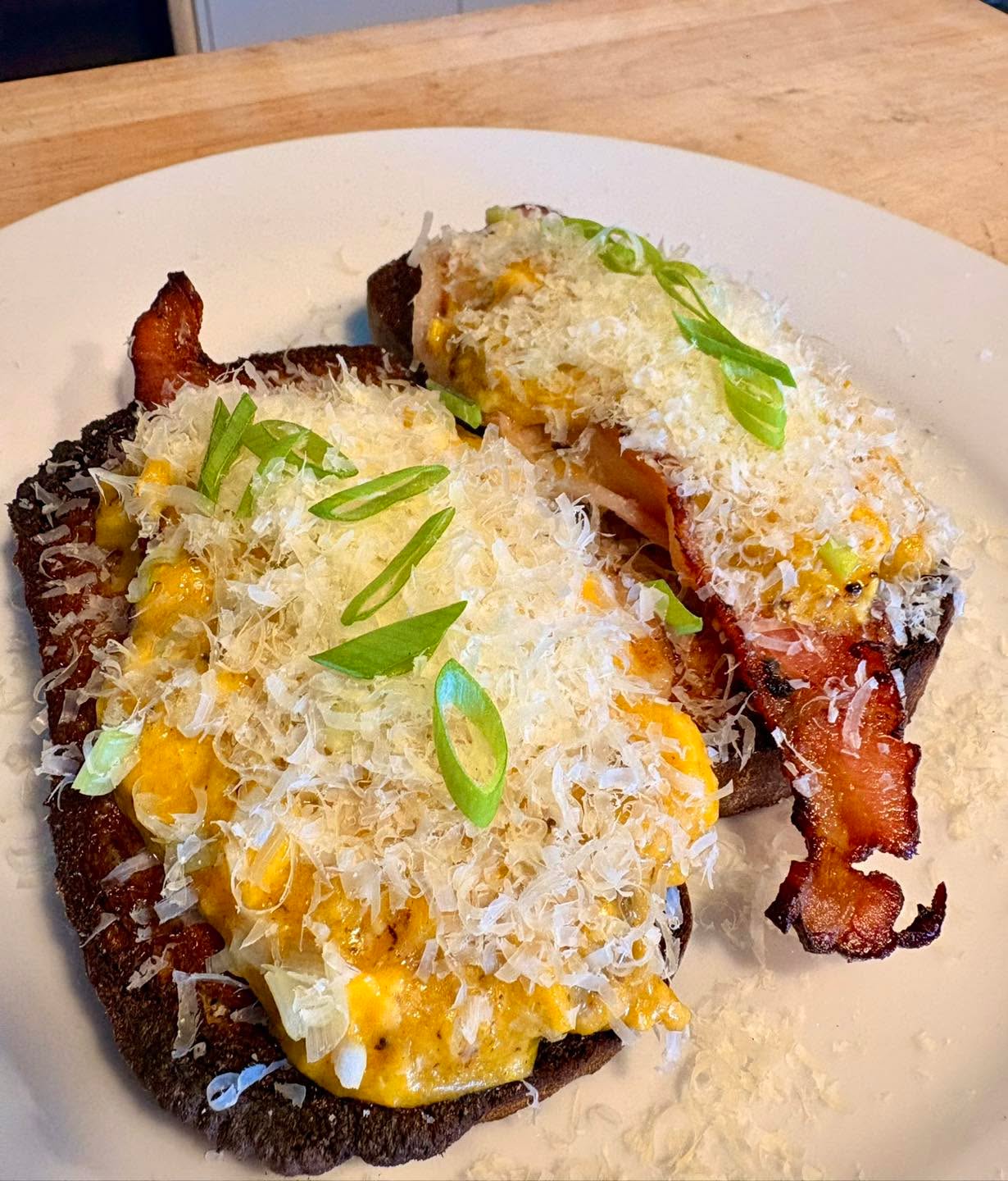 Scrambled eggs piled on top of triple smoked bacon and gluten-free sourdough from Panna Artisan in Perth — absolutely unreal. That bread was next level. If you’re in Perth, seriously, go hit them up — their gluten-free goodies are bloody yum 👌.

panna_artisan #pannaartisanperth #scrambledeggs #sourdoughbread